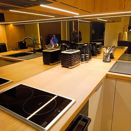アパート Metropolis Apartment, Free Parking, Center, Self Check-in ブラチスラヴァ