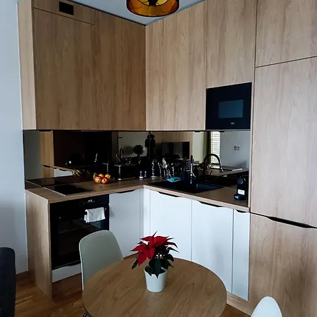 アパート Metropolis Apartment, Free Parking, Center, Self Check-in ブラチスラヴァ