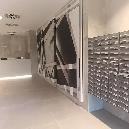 Metropolis Apartment, Free Parking, Center, Self Check-in アパート *