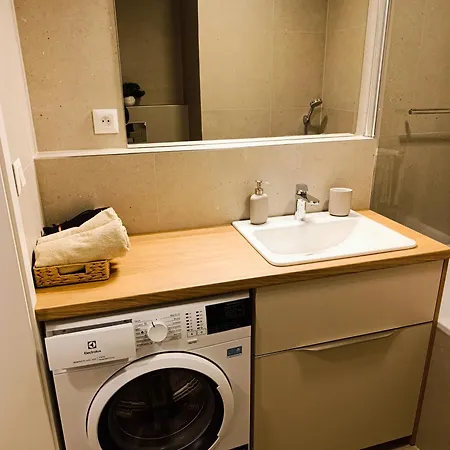 Metropolis Apartment, Free Parking, Center, Self Check-in * ブラチスラヴァ