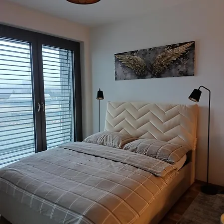 Metropolis Apartment, Free Parking, Center, Self Check-in ブラチスラヴァ
