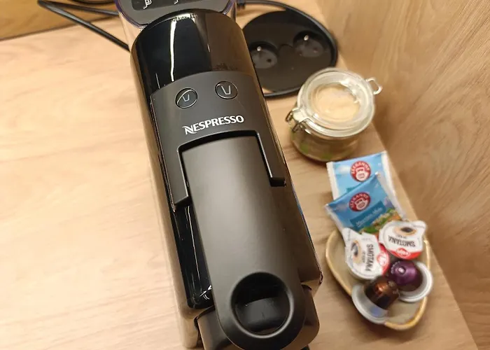 Metropolis Apartment, Free Parking, Center アパート