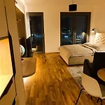 Metropolis Apartment, Free Parking, Center, Self Check-in * Pressburg